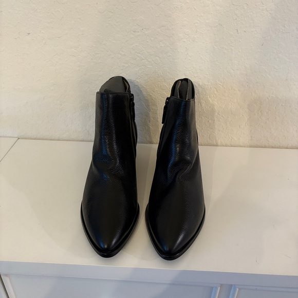 NIB Cole Haan Woman’s Vayda Bootie Black Leather SZ 8.5 - Picture 2 of 4